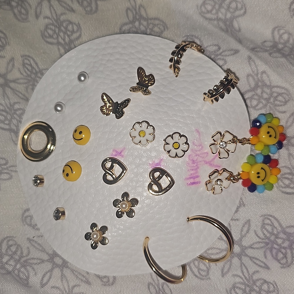 Cute earrings set